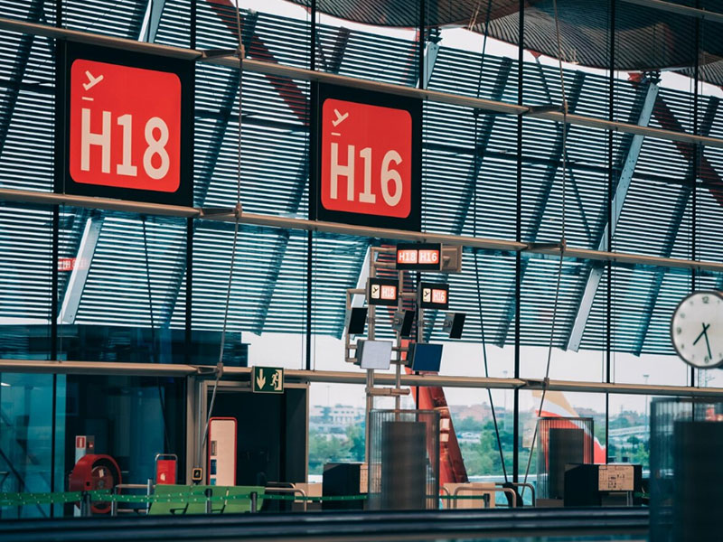 機(jī)場(chǎng)專(zhuān)用護(hù)欄網(wǎng)：防攀爬、抗沖擊，智能防護(hù)打造空港安全屏障